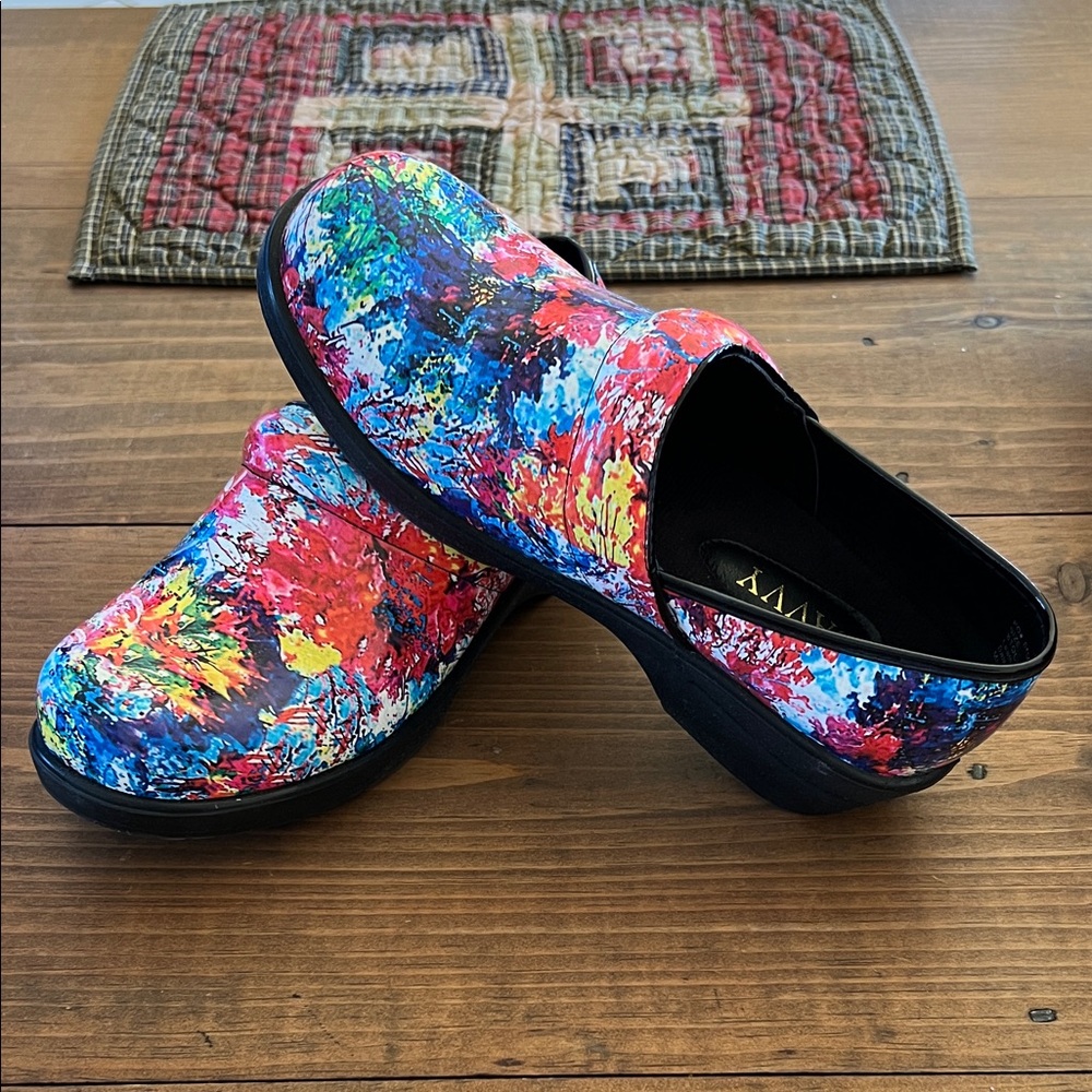 Savvy Multicolor Abstract Clogs